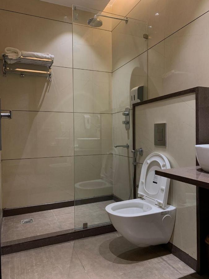 Hotel Alpine Plaza Shāhpur Esterno foto