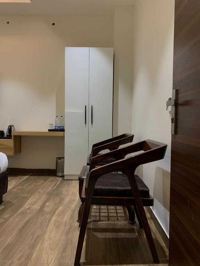 Hotel Alpine Plaza Shāhpur Esterno foto