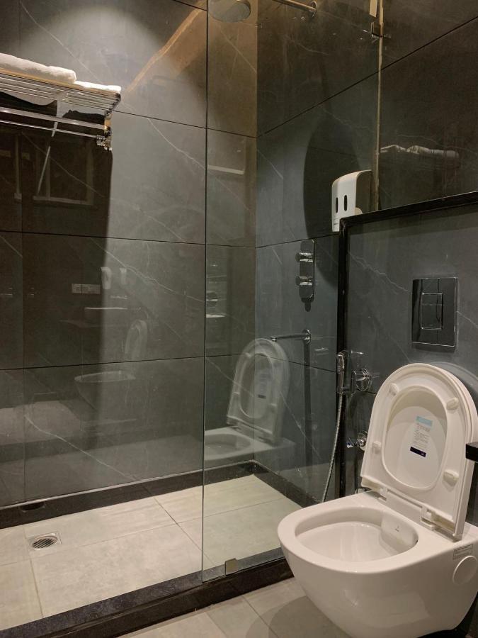 Hotel Alpine Plaza Shāhpur Esterno foto
