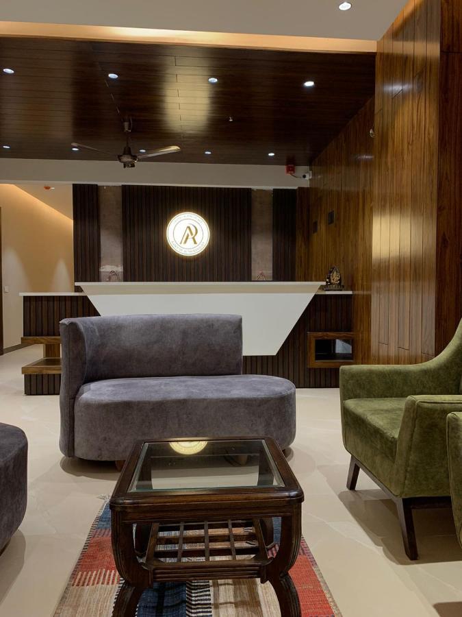 Hotel Alpine Plaza Shāhpur Esterno foto